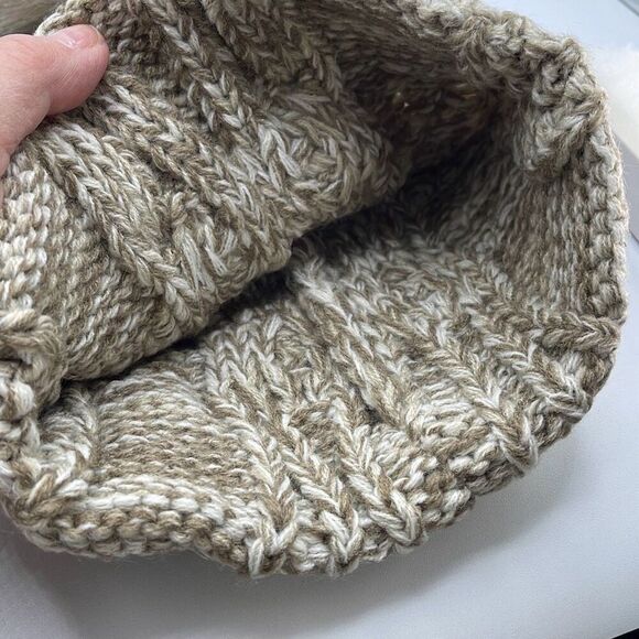 NWT L.I.B. New York thick cable knit beanie with pompom - Picture 5 of 7